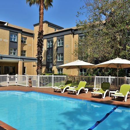 Holiday Inn Johannesburg Airport By Ihg Кемптън Парк Екстериор снимка