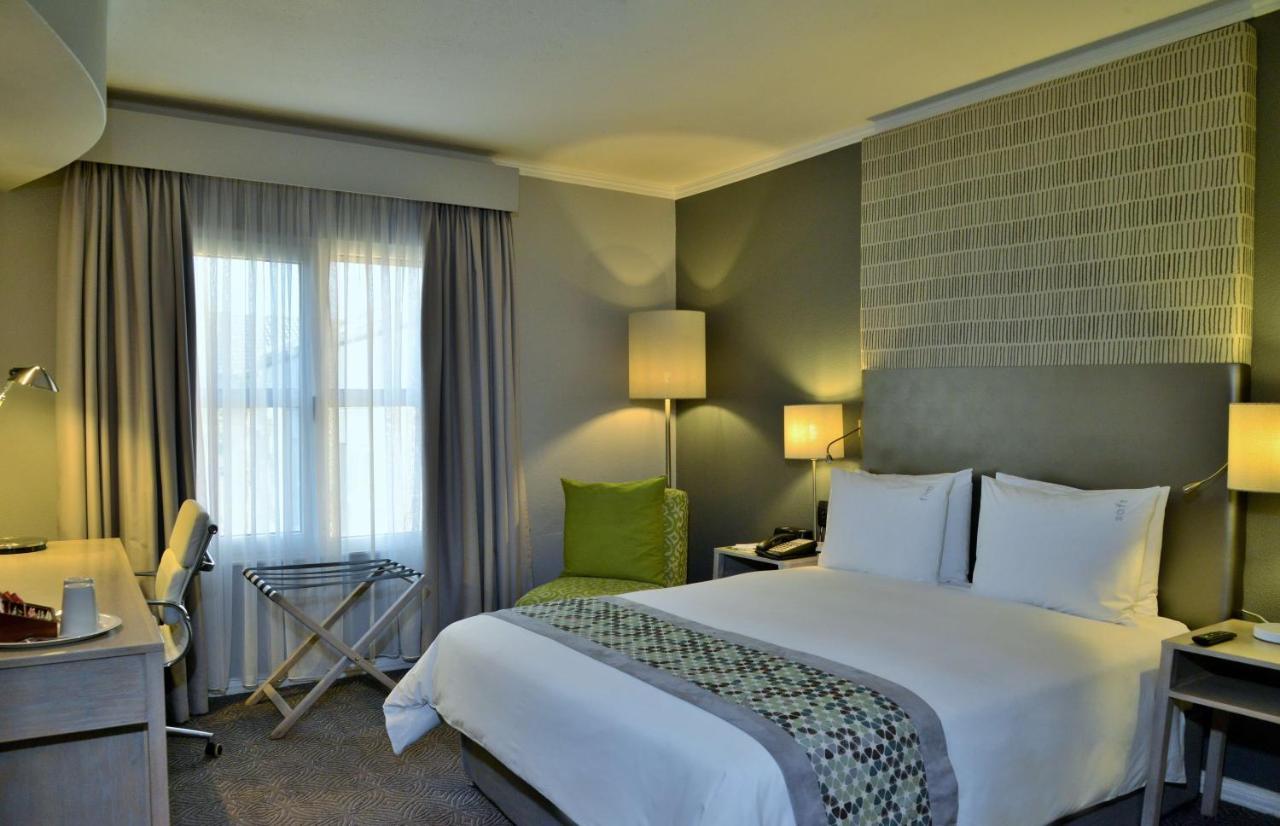 Holiday Inn Johannesburg Airport By Ihg Кемптън Парк Екстериор снимка