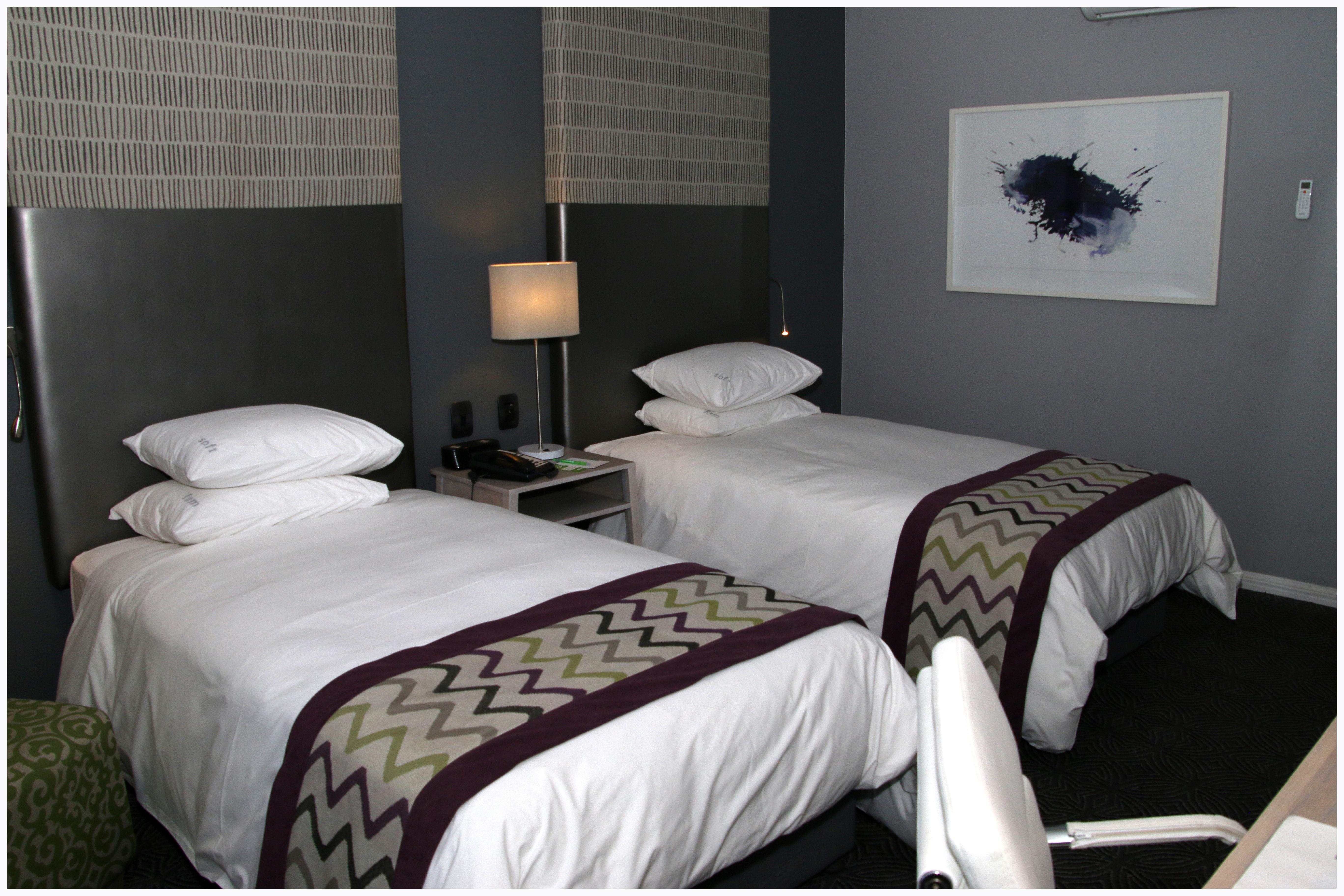 Holiday Inn Johannesburg Airport By Ihg Кемптън Парк Екстериор снимка