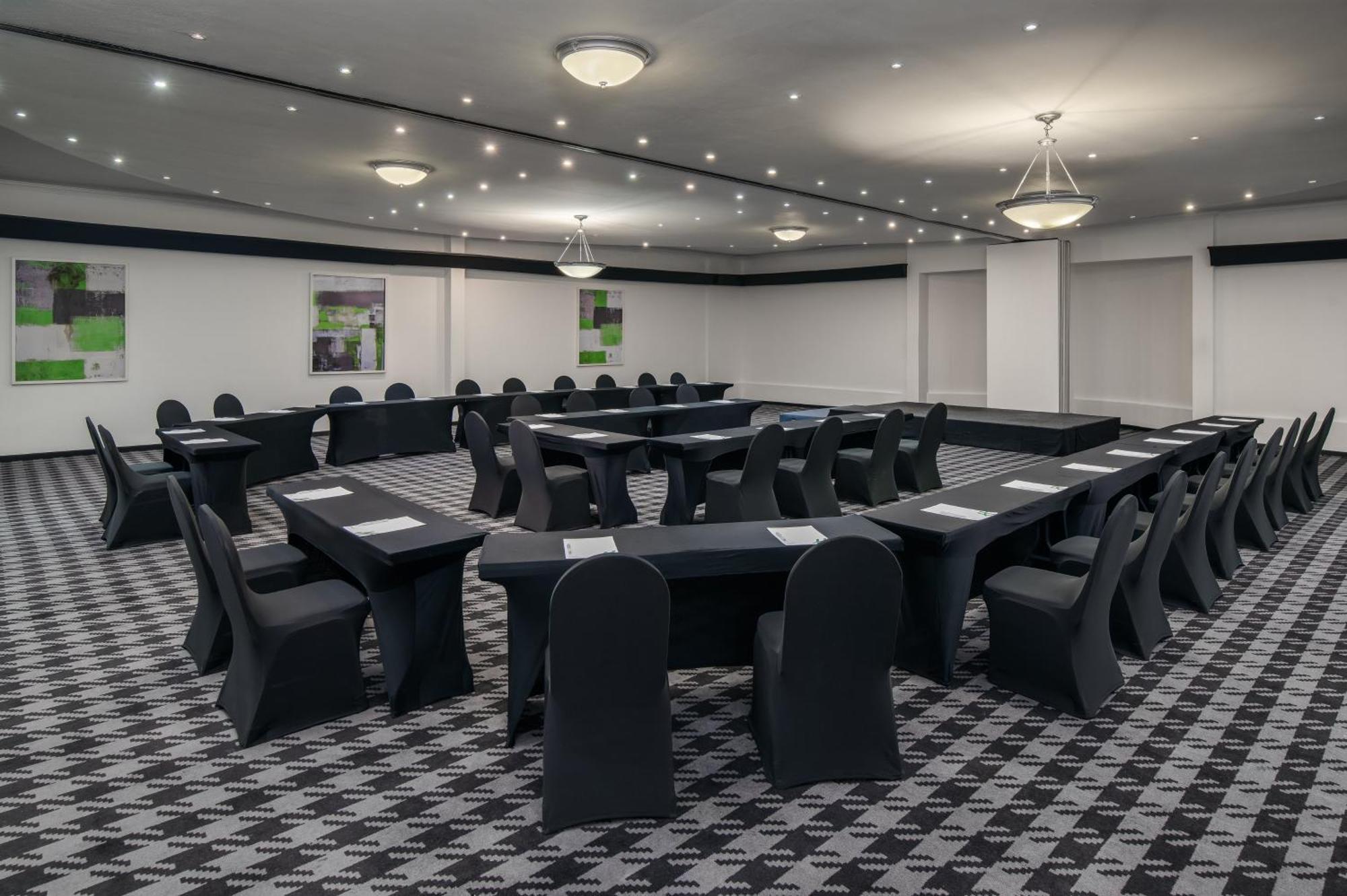 Holiday Inn Johannesburg Airport By Ihg Кемптън Парк Екстериор снимка