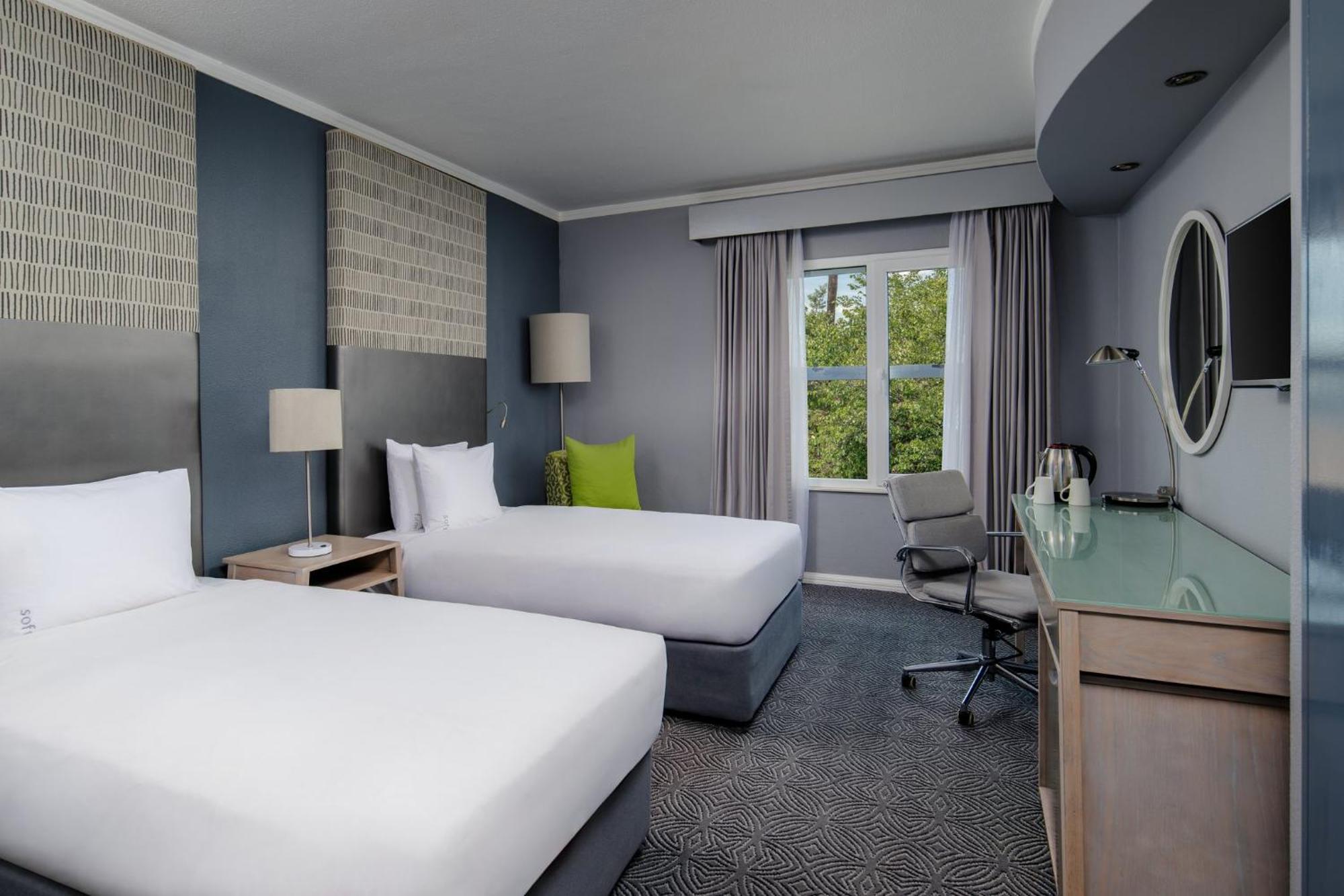 Holiday Inn Johannesburg Airport By Ihg Кемптън Парк Екстериор снимка