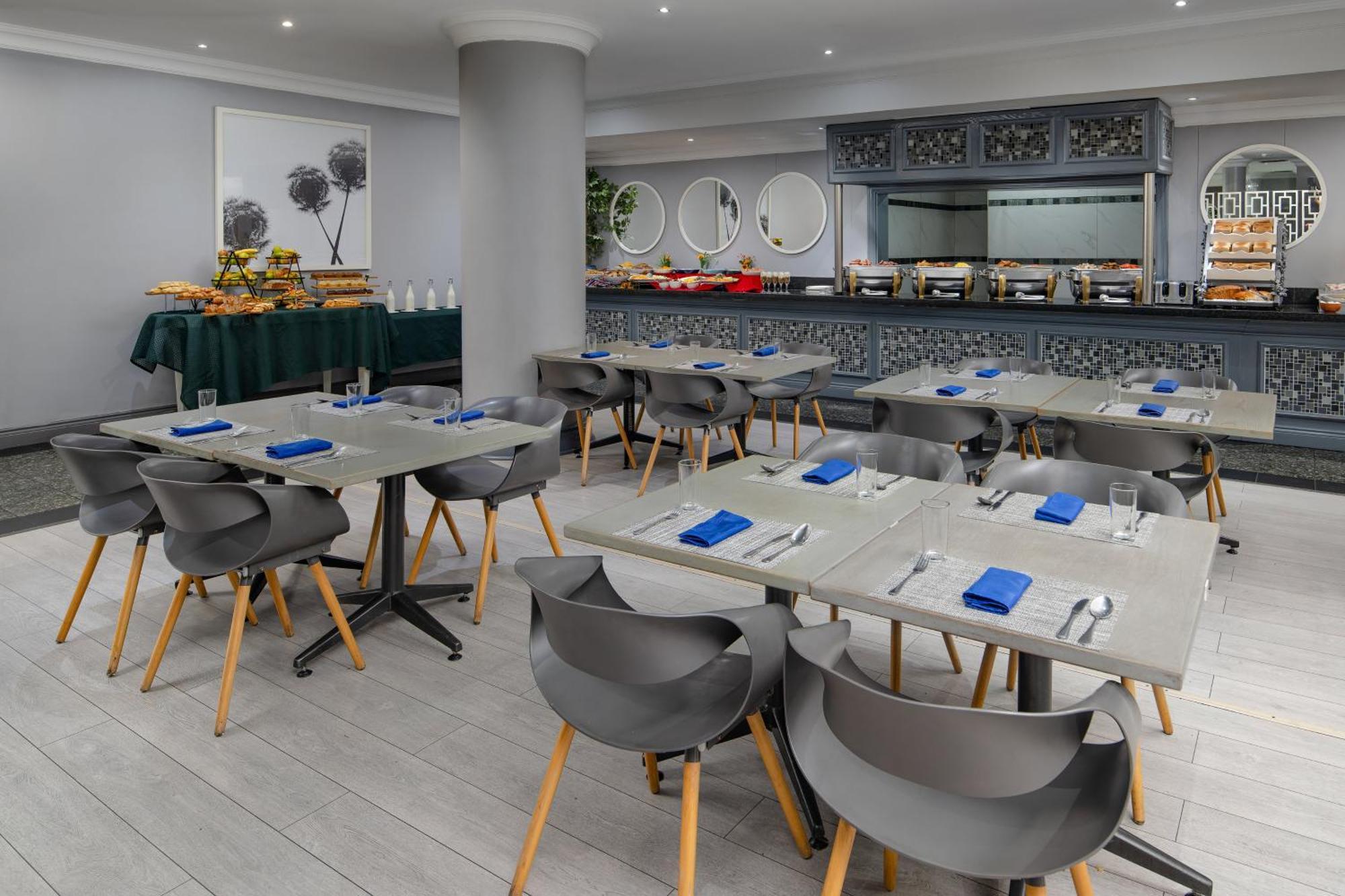 Holiday Inn Johannesburg Airport By Ihg Кемптън Парк Екстериор снимка